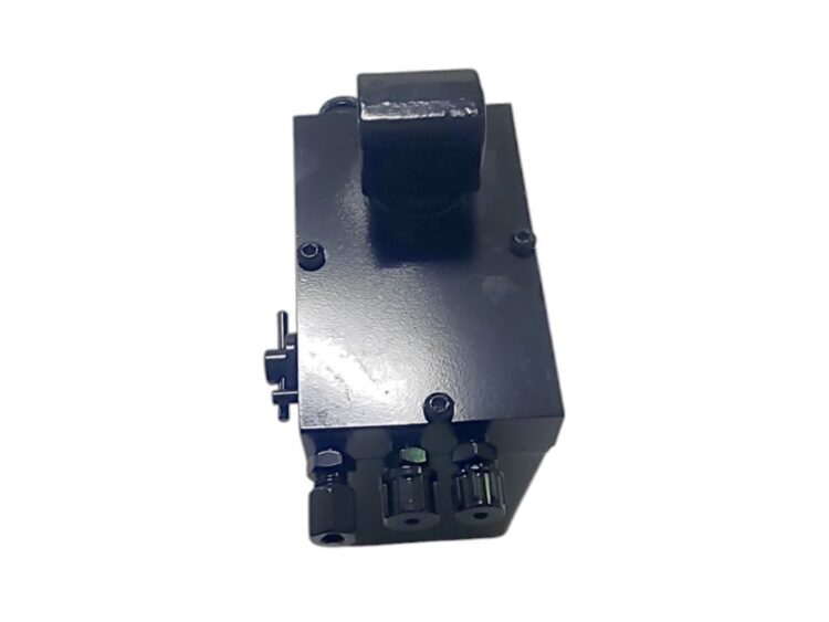 Cabin Tilt Pump - XF105 (05-13) - Image 2